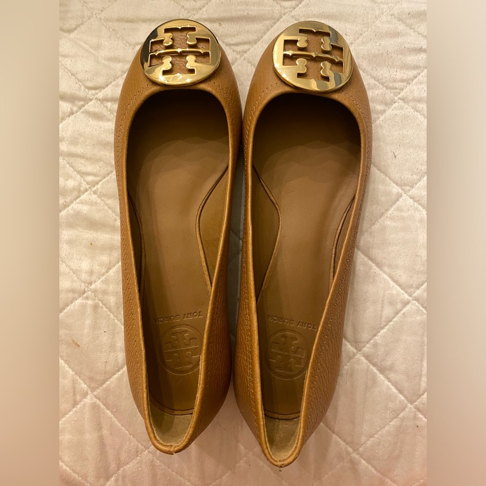 Tory Burch flats tan leather size 9, never worn